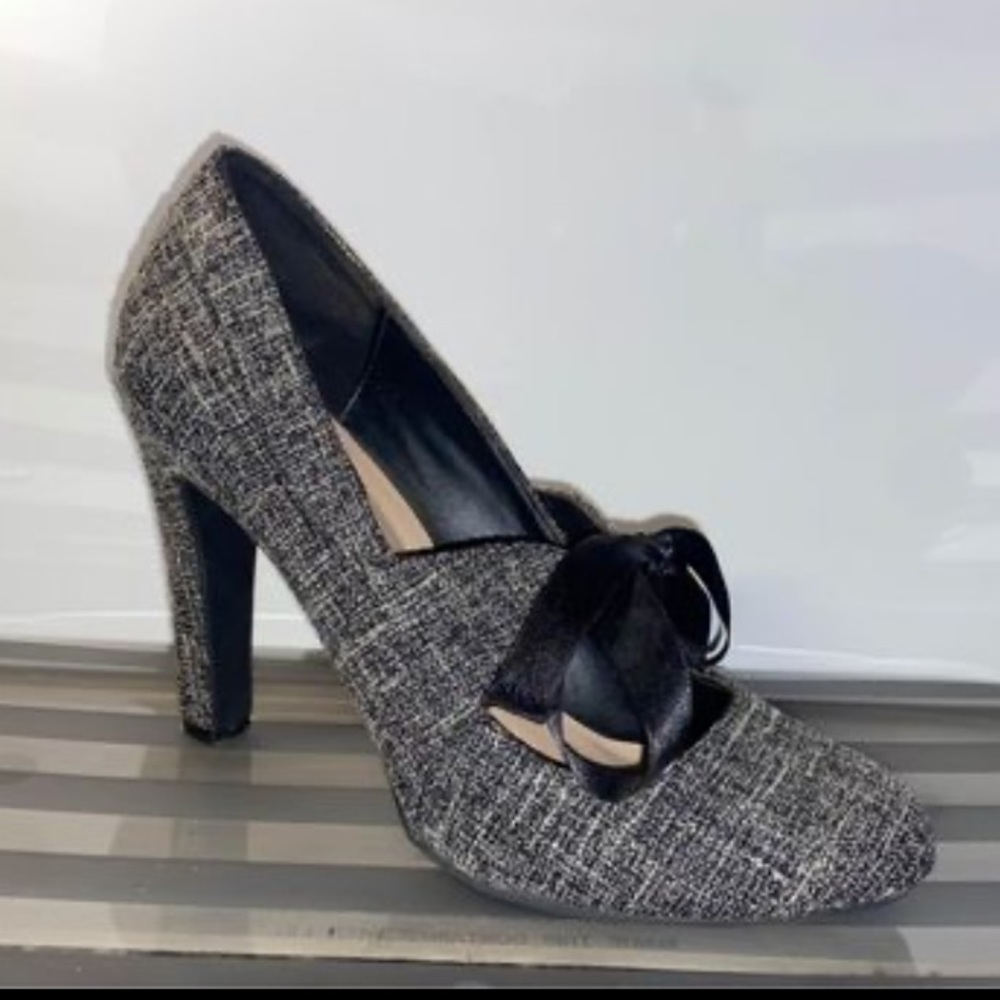 Kelly & Katie Linosa Ribbon Tie Pump